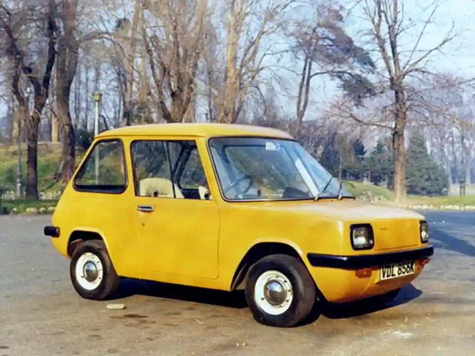 Yellow Enfield 8000, Hyde Park, Colored